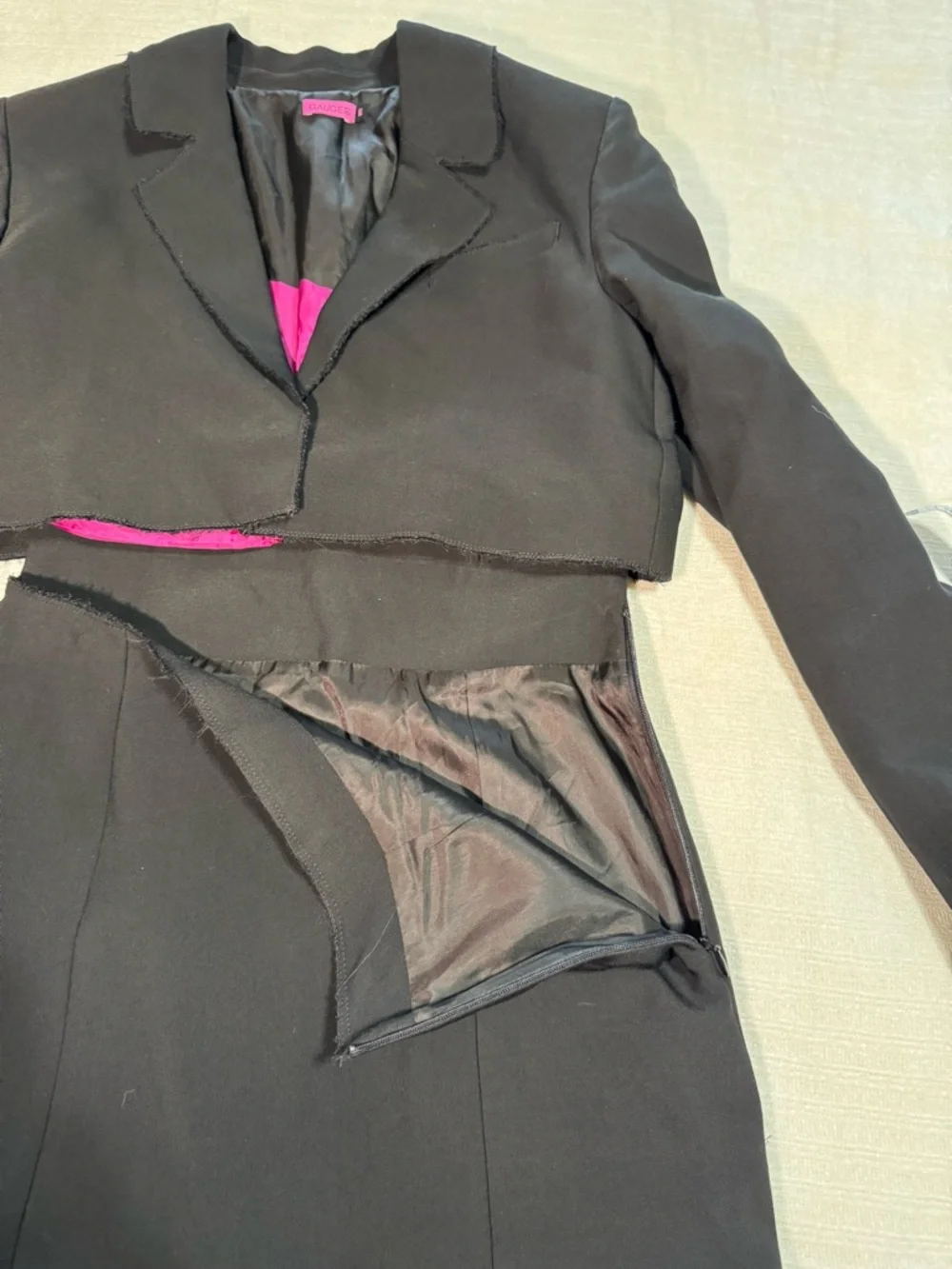 HADERA Mini Dress From The Brand GAUGE81, look like two pieces Suit. - Picture 11 of 12